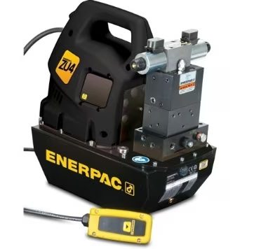 Pompe electrique 6.8L à 4 voies ENERPAC utilisé pour alimentation de verin